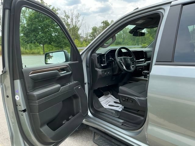 Used 2023 Chevrolet Silverado 1500 RST w/ Convenience Package II AWD/4WD image 16