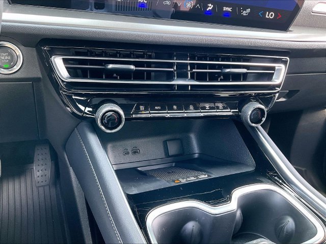 New 2027 Chevrolet Traverse LT w/ Sun and Wheel Package AWD/4WD image 24