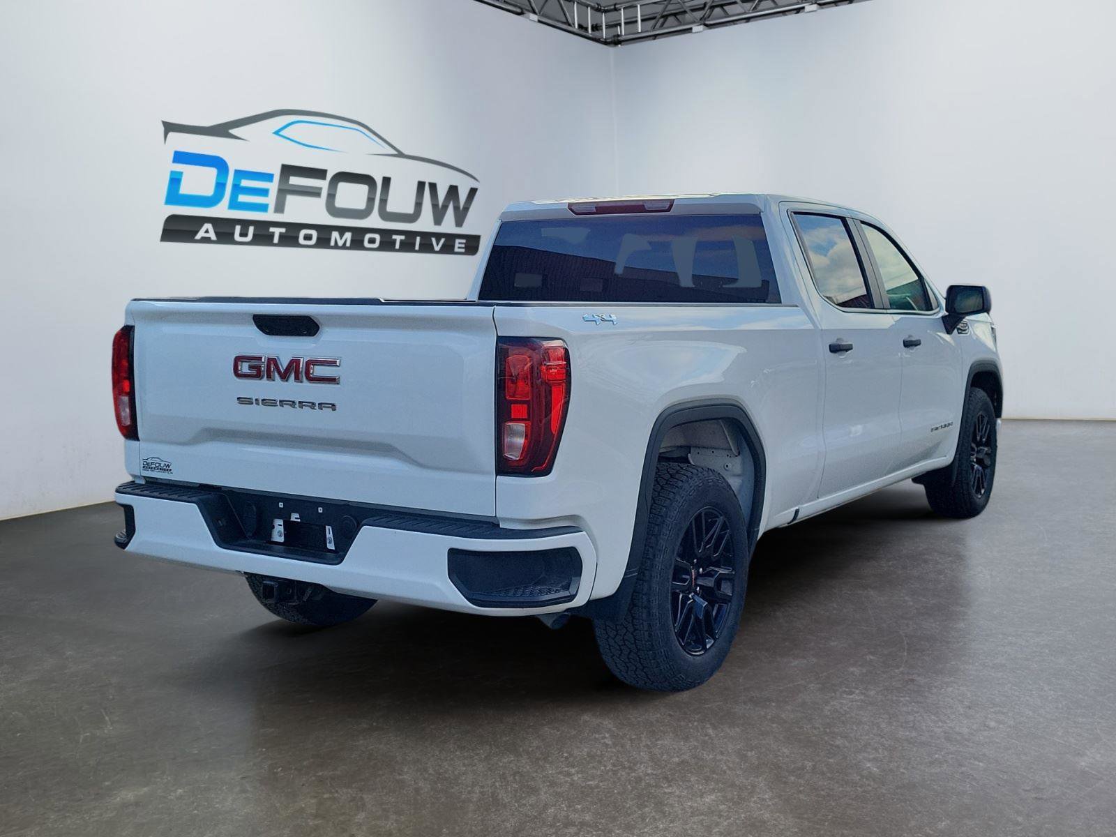 Used 2023 GMC Sierra 1500 Pro w/ Graphite Edition image 3