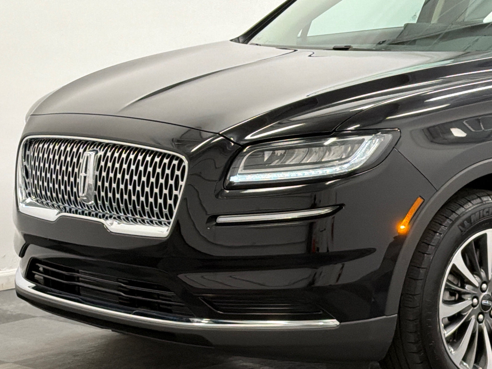 Certified 2023 Lincoln Nautilus AWD w/ Premium Package image 2