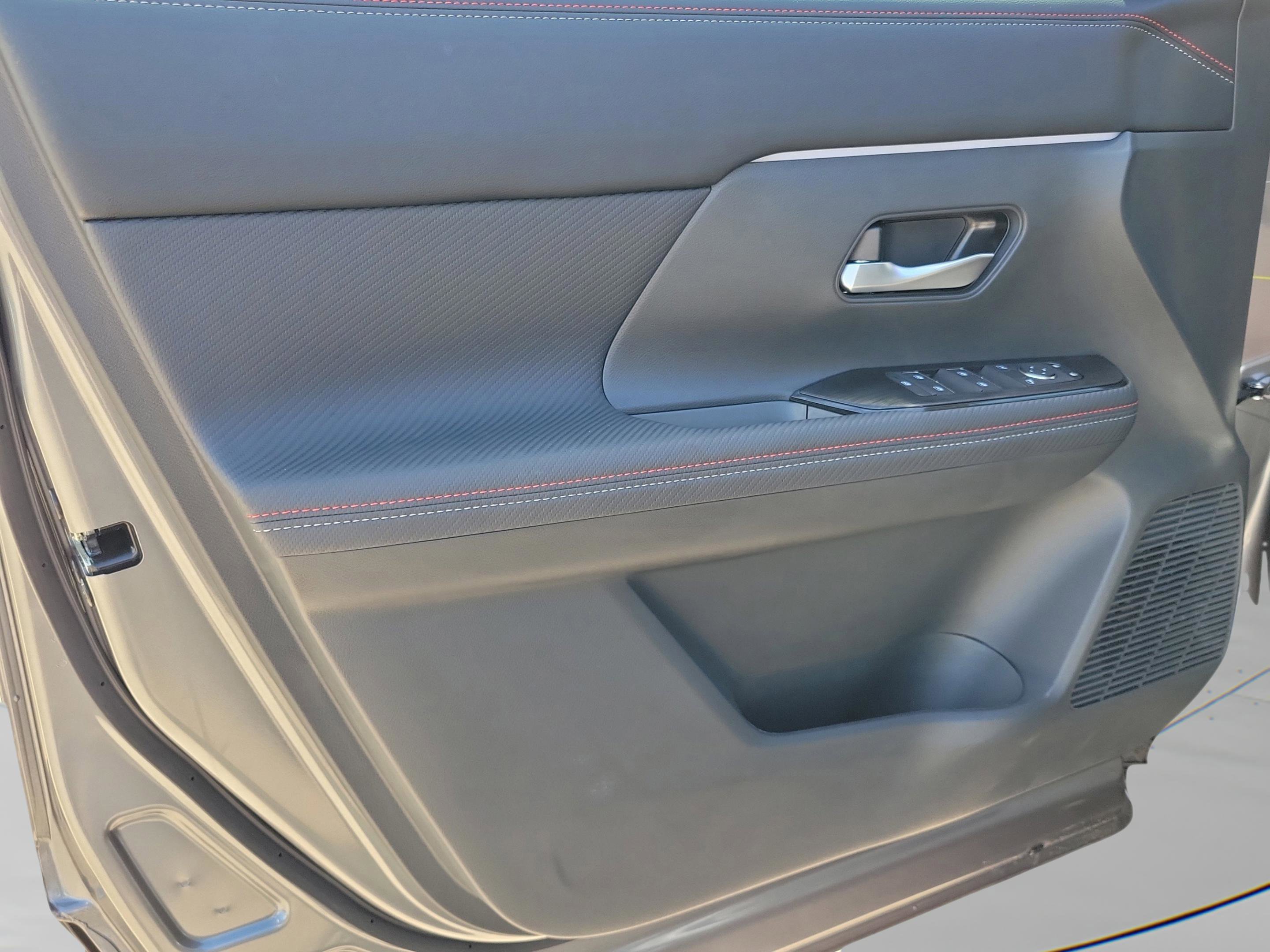 New 2025 Nissan Kicks SR FWD image 19