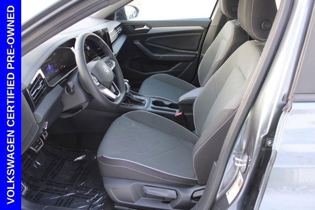Used 2025 Volkswagen Jetta Sport image 11