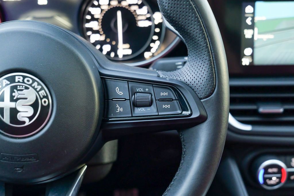 Used 2023 Alfa Romeo Giulia Veloce AWD/4WD image 45