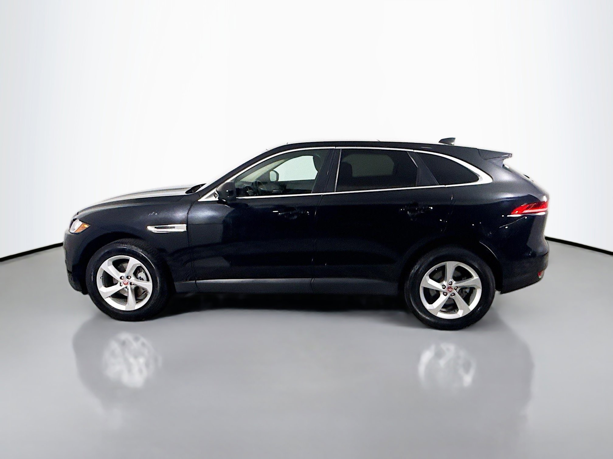 Used 2020 Jaguar F-PACE Premium image 6