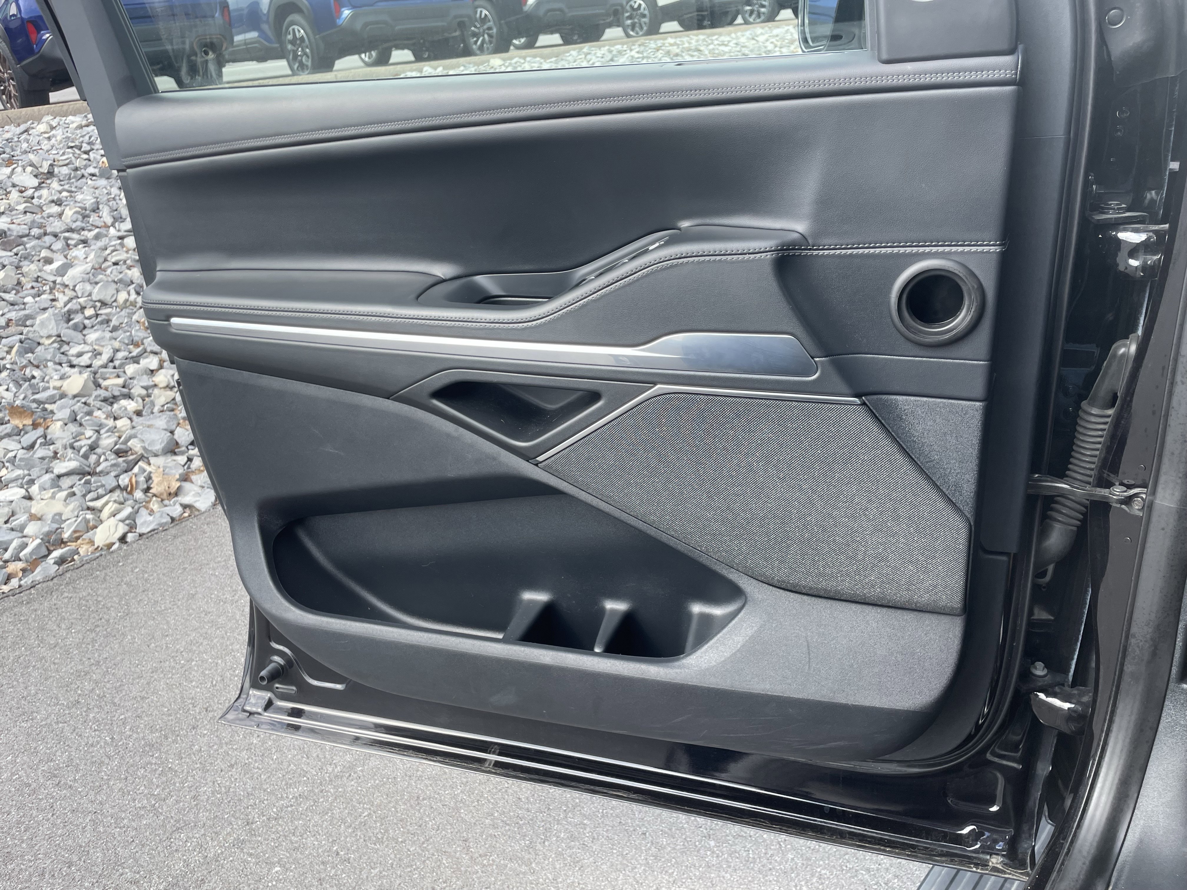 Used 2025 Lincoln Navigator Reserve image 16