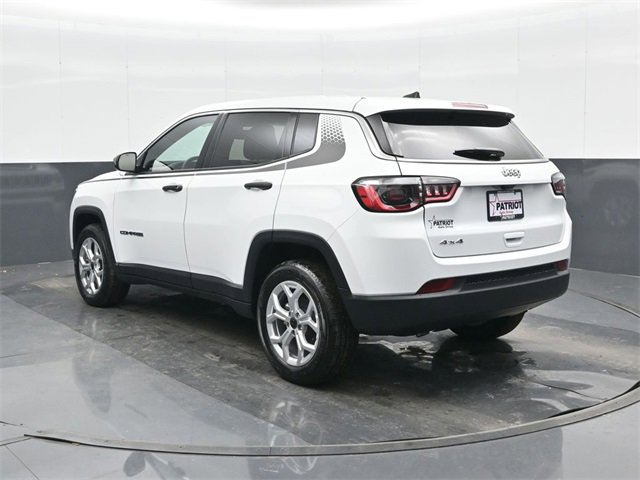Used 2025 Jeep Compass Sport w/ Mopar Graphics Package image 2