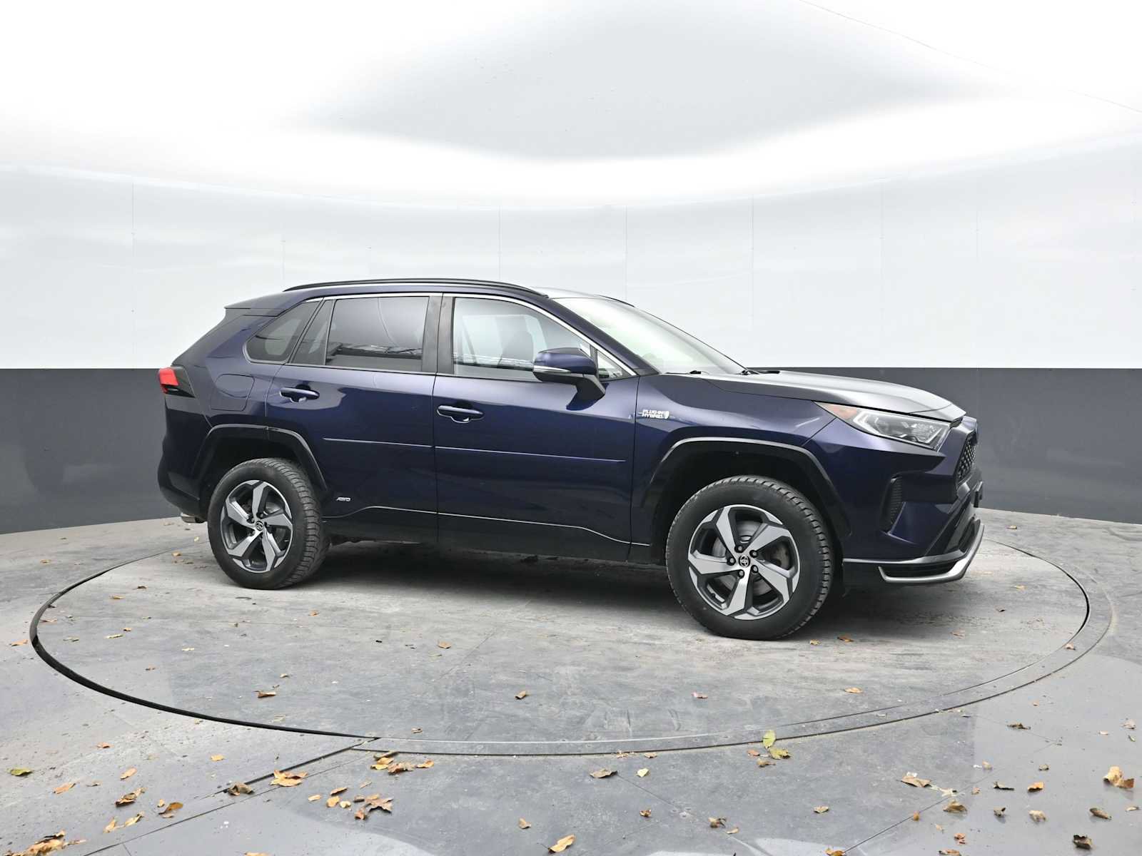 Used 2021 Toyota RAV4 SE w/ Weather & Moonroof Package image 7