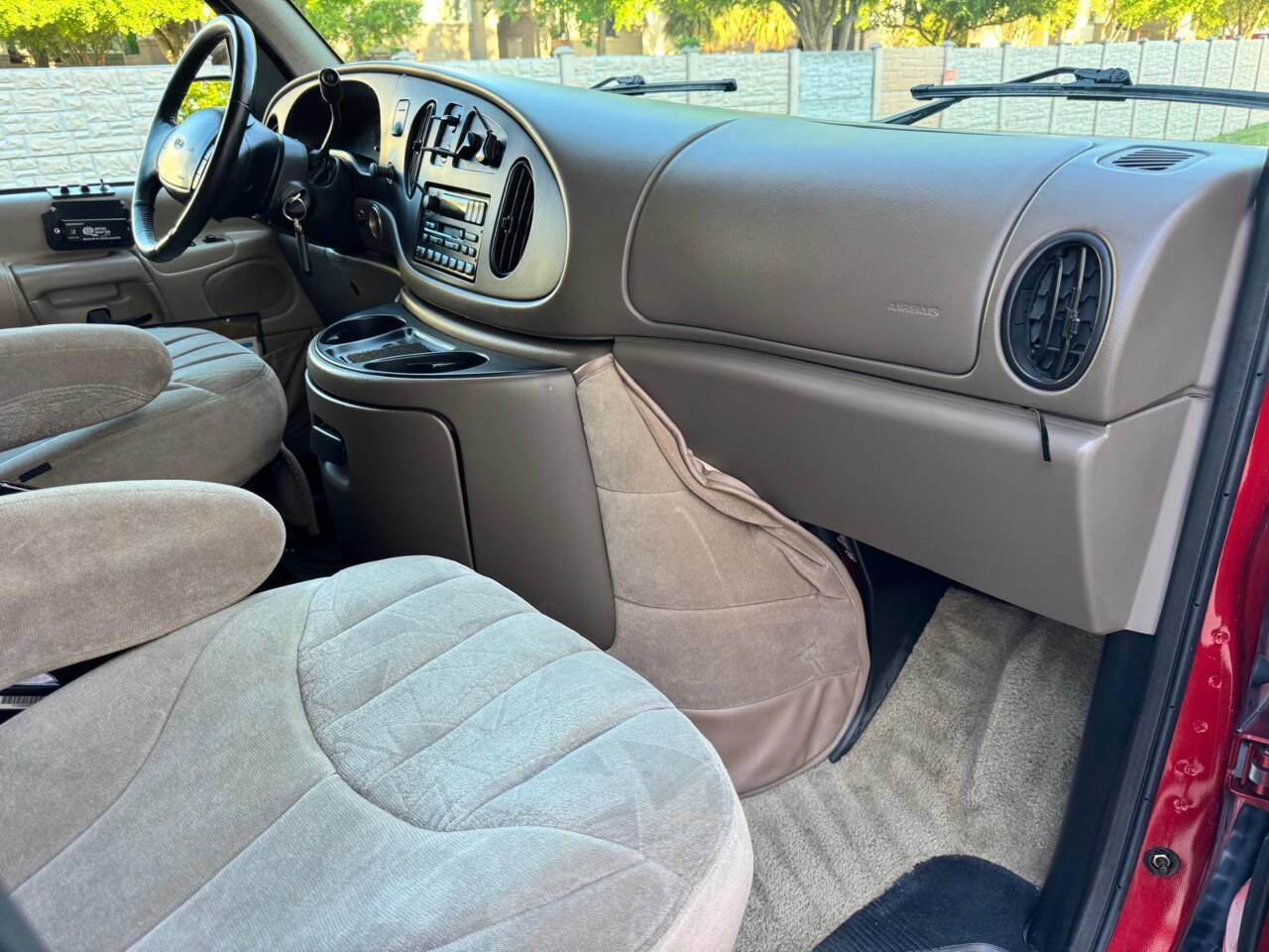 Used 1999 Ford E-250 and Econoline 250 RWD image 14