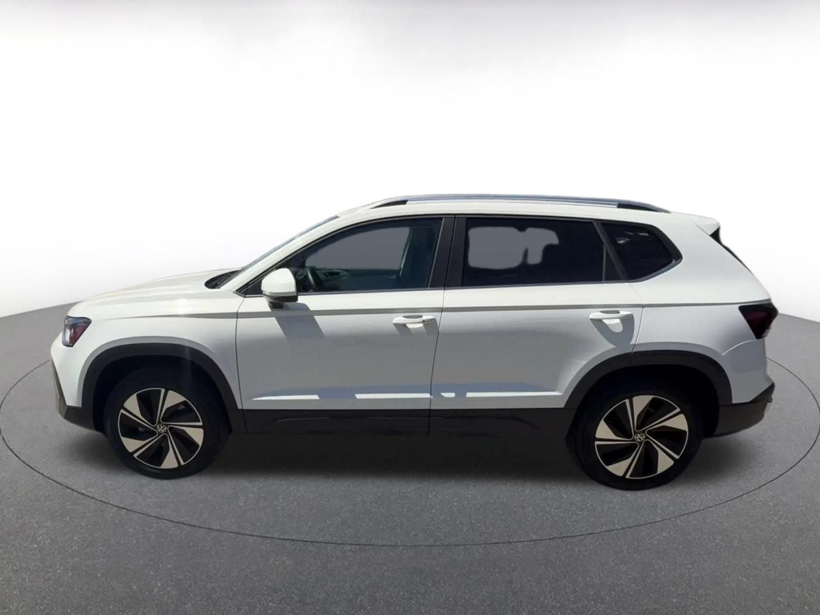 Used 2026 Volkswagen Taos SE AWD/4WD image 8