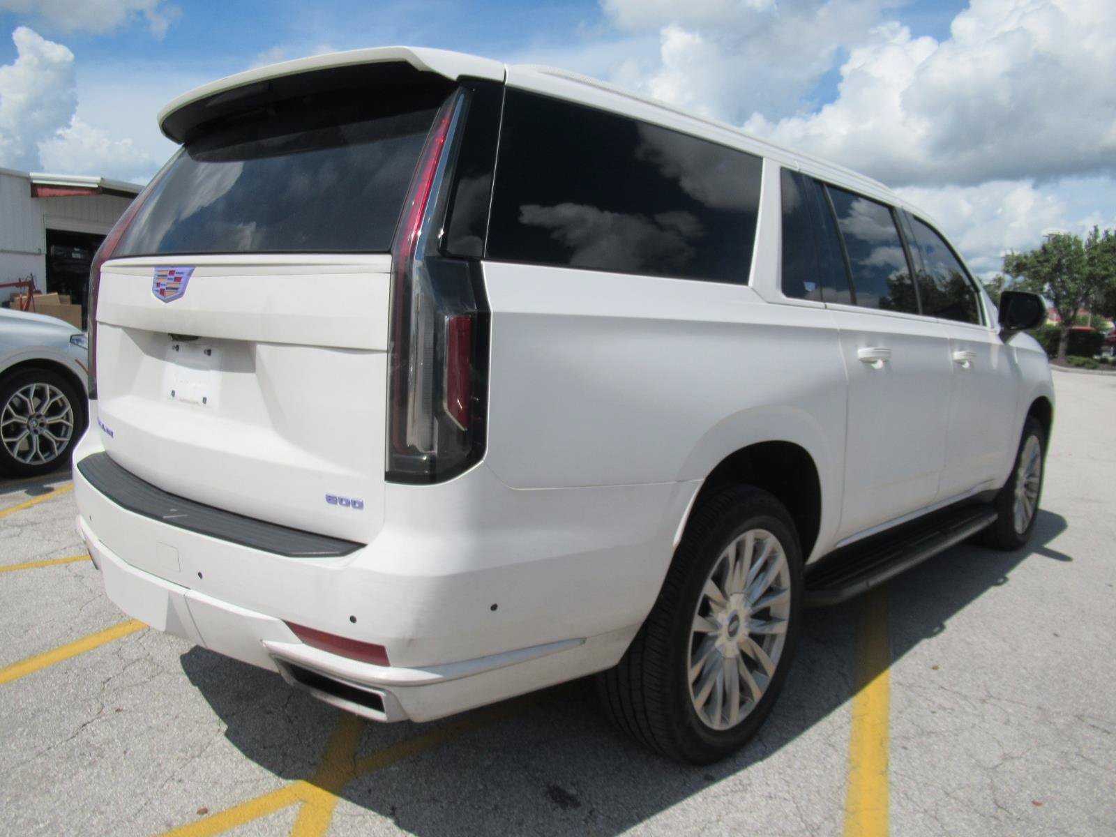 Used 2023 Cadillac Escalade ESV Premium Luxury AWD/4WD image 7