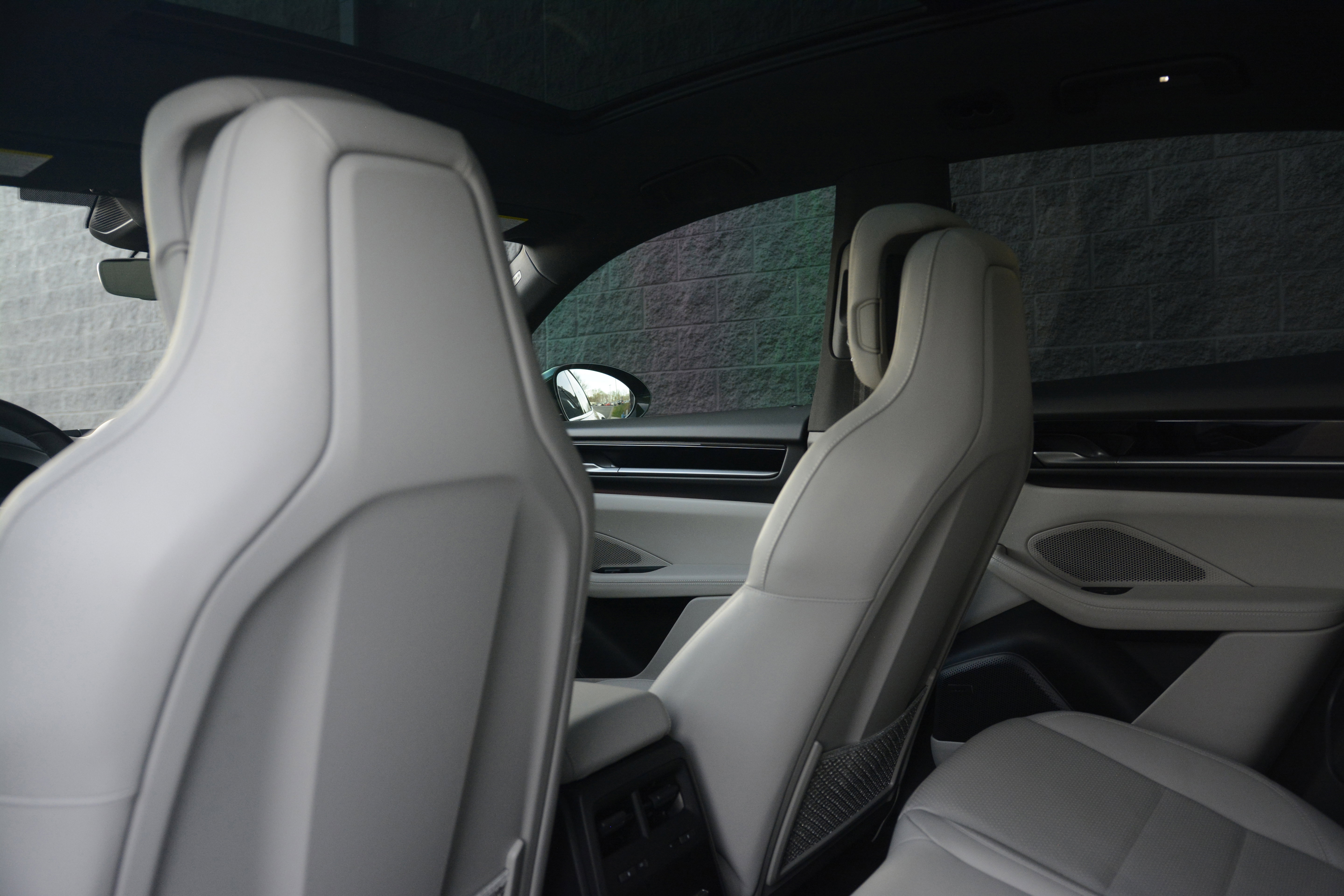 Certified 2025 Porsche Macan 4 Electric image 33