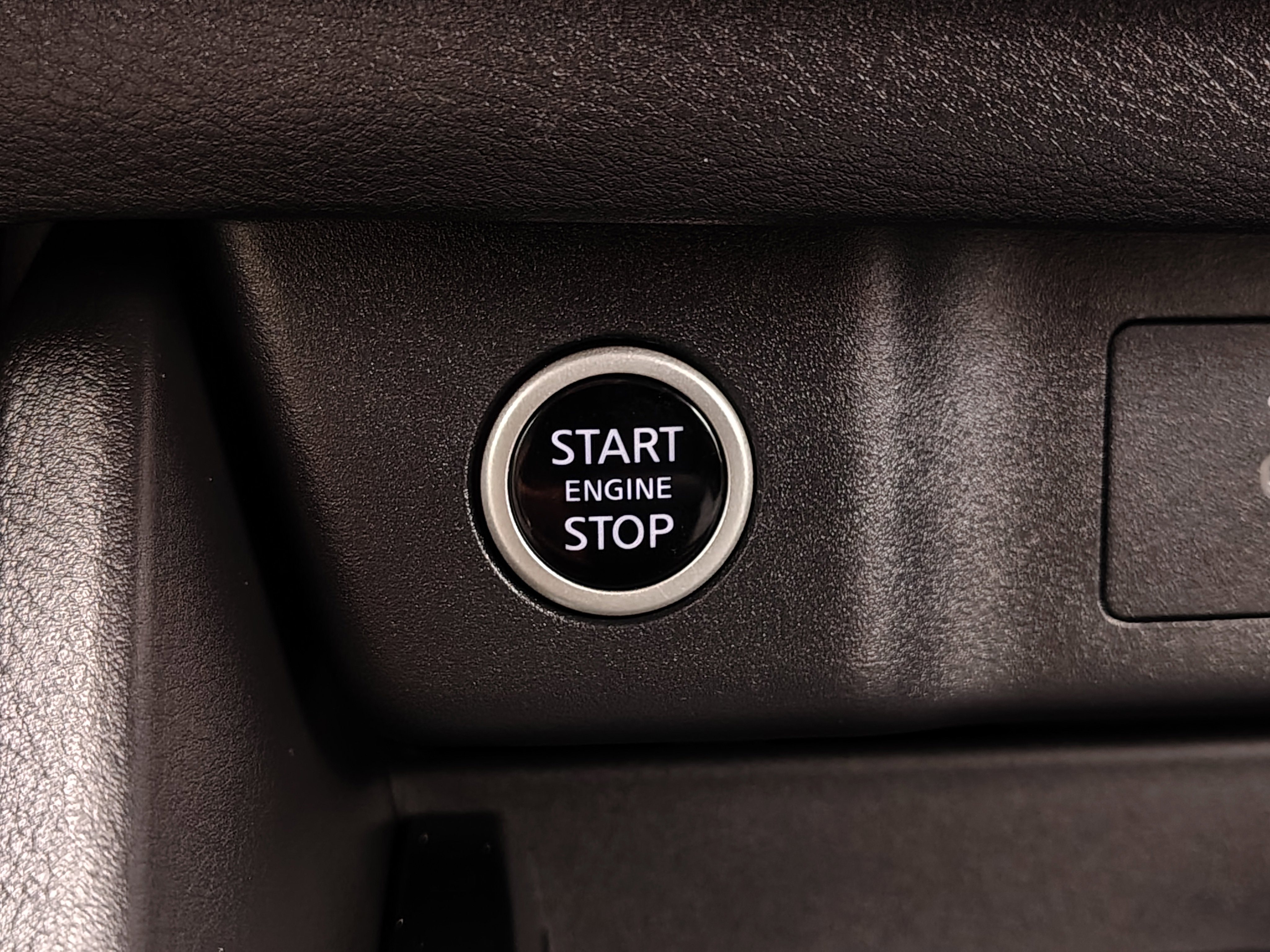 Used 2023 Nissan Rogue SV AWD/4WD image 38