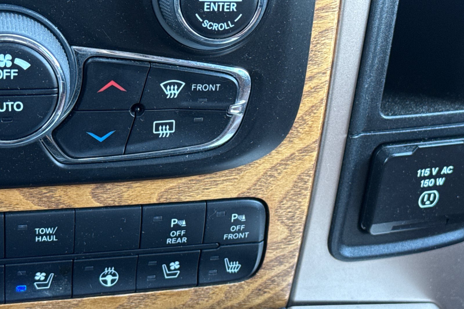 Used 2016 RAM 1500 Laramie Longhorn w/ Convenience Group AWD/4WD image 28