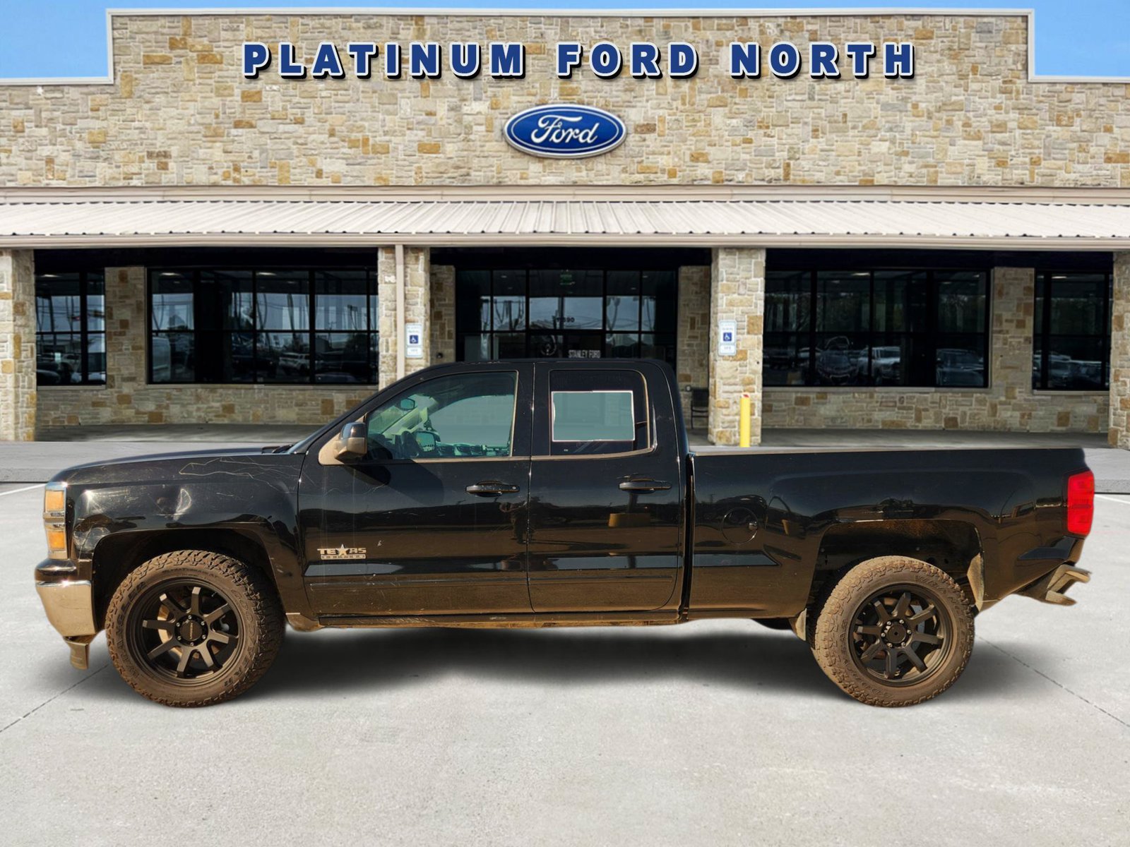 Used 2015 Chevrolet Silverado 1500 LT w/ Texas Edition, 1LT Trim RWD image 3