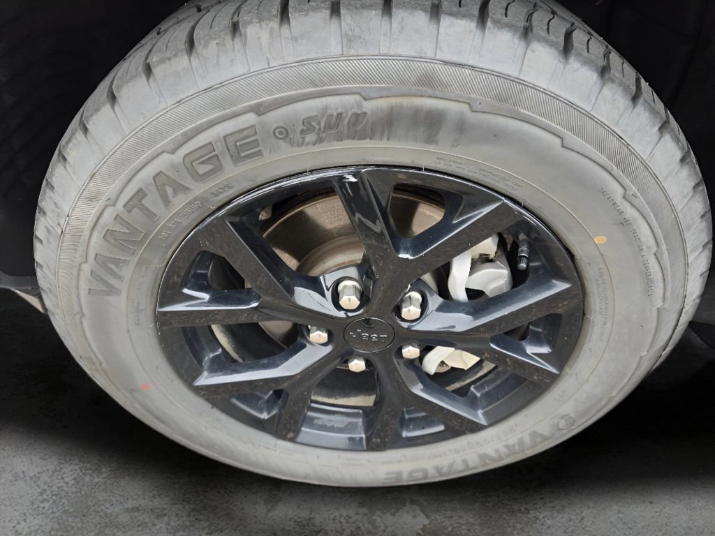 Used 2024 Jeep Grand Cherokee Altitude AWD/4WD image 30