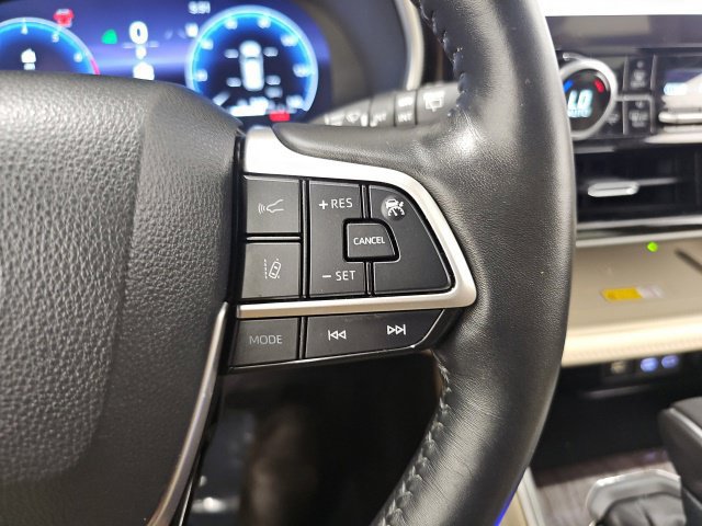Used 2024 Toyota Highlander Limited AWD/4WD image 21