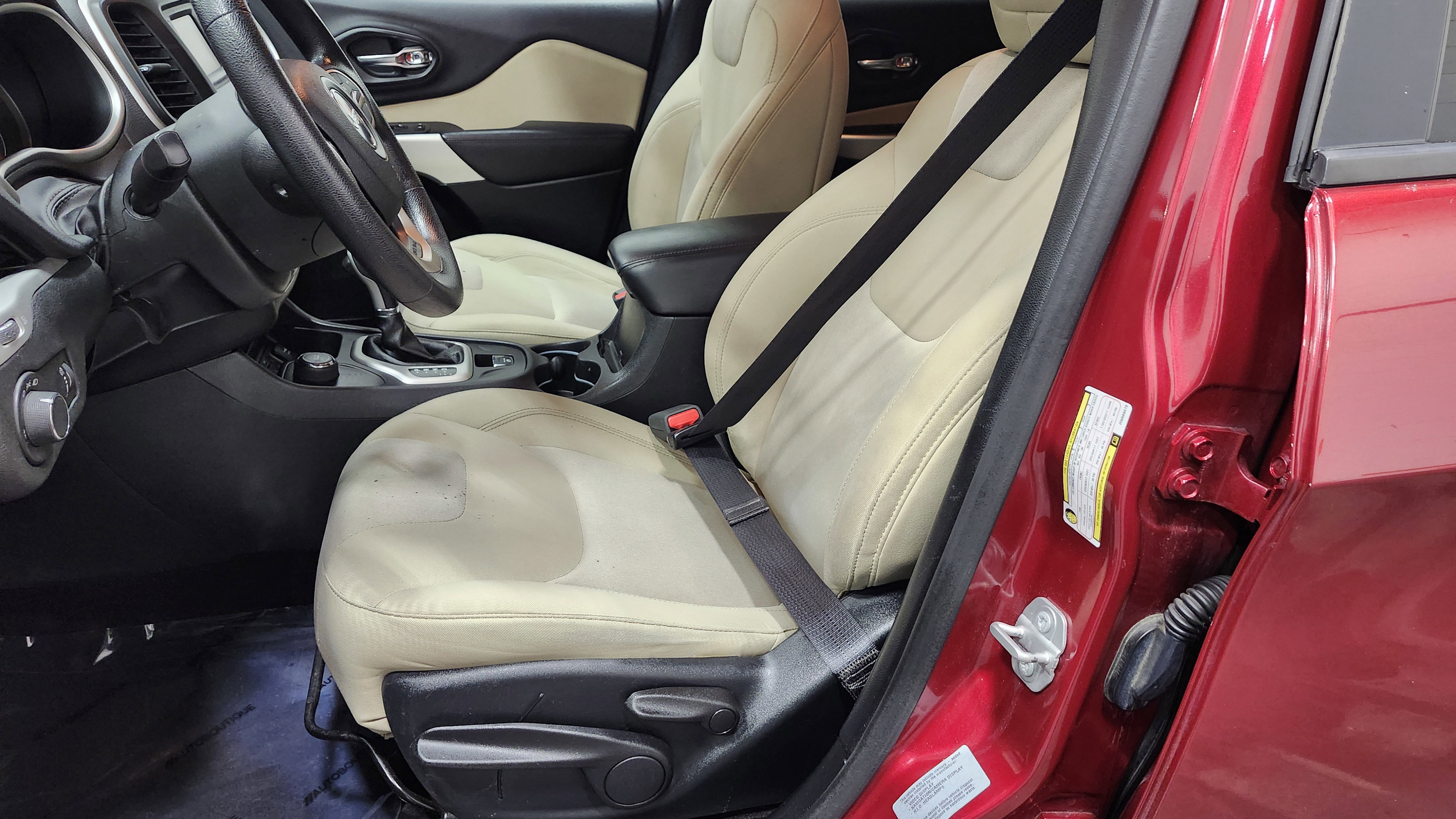 Used 2017 Jeep Cherokee Sport w/ Safety Group image 21