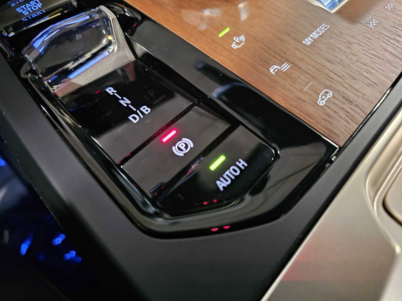 Used 2023 BMW iX xDrive50 w/ Premium Package image 21