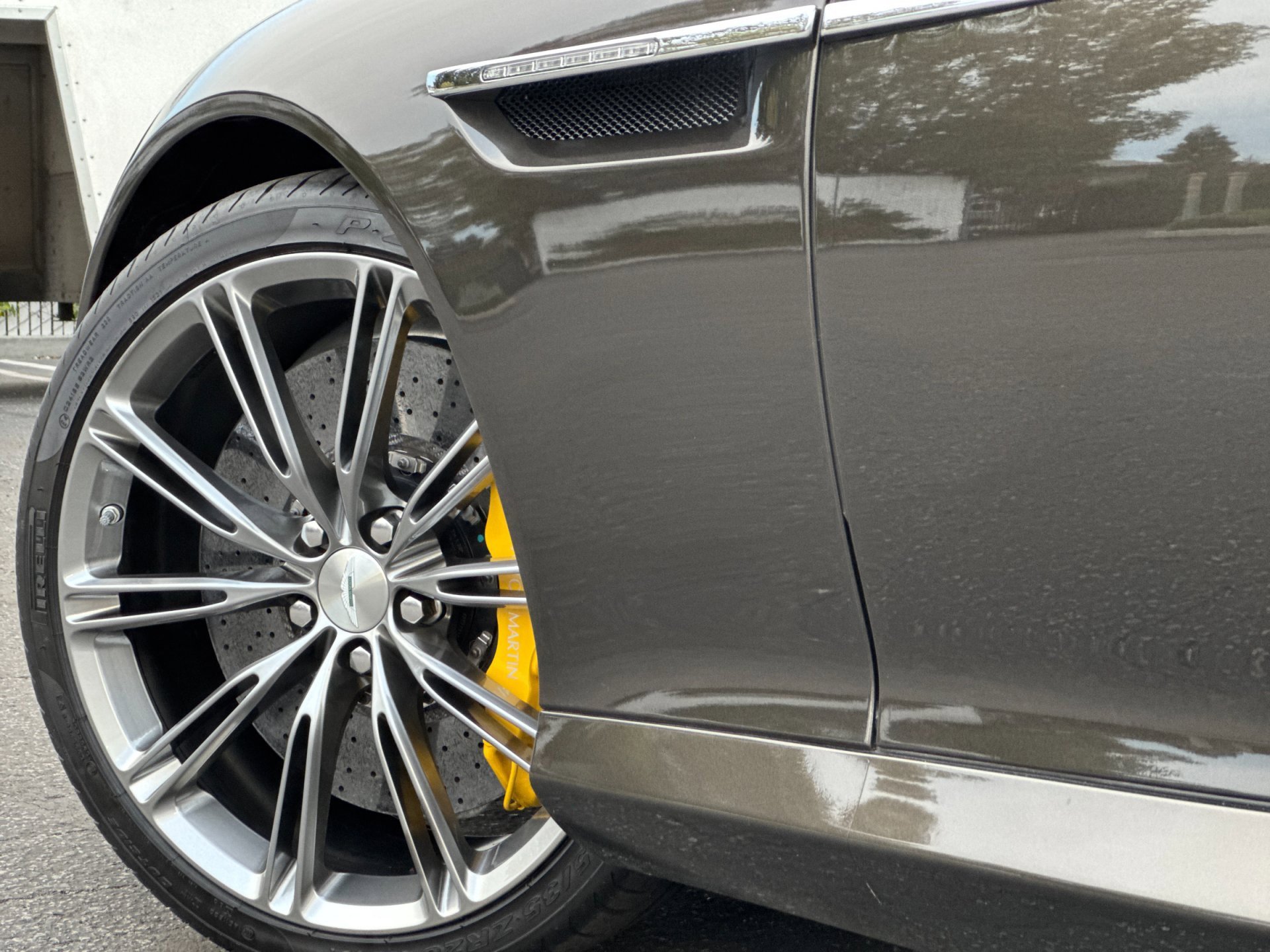 Used 2014 Aston Martin DB9 Volante image 9