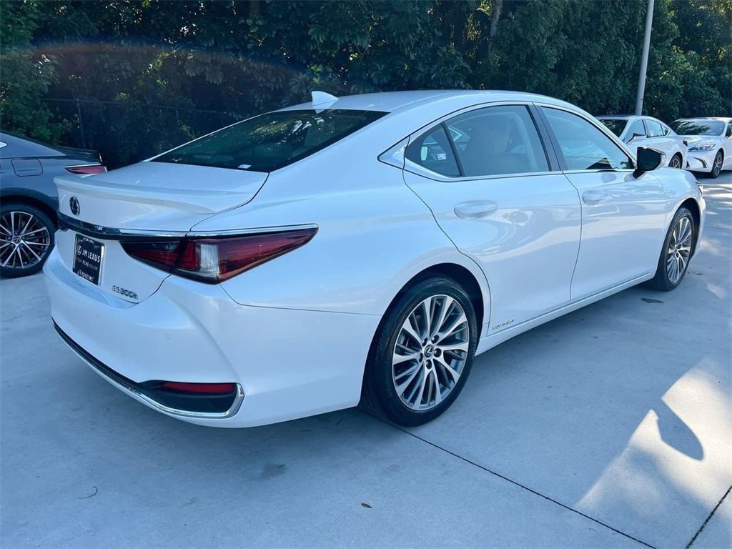 Certified 2020 Lexus ES 300h w/ Premium Package image 7