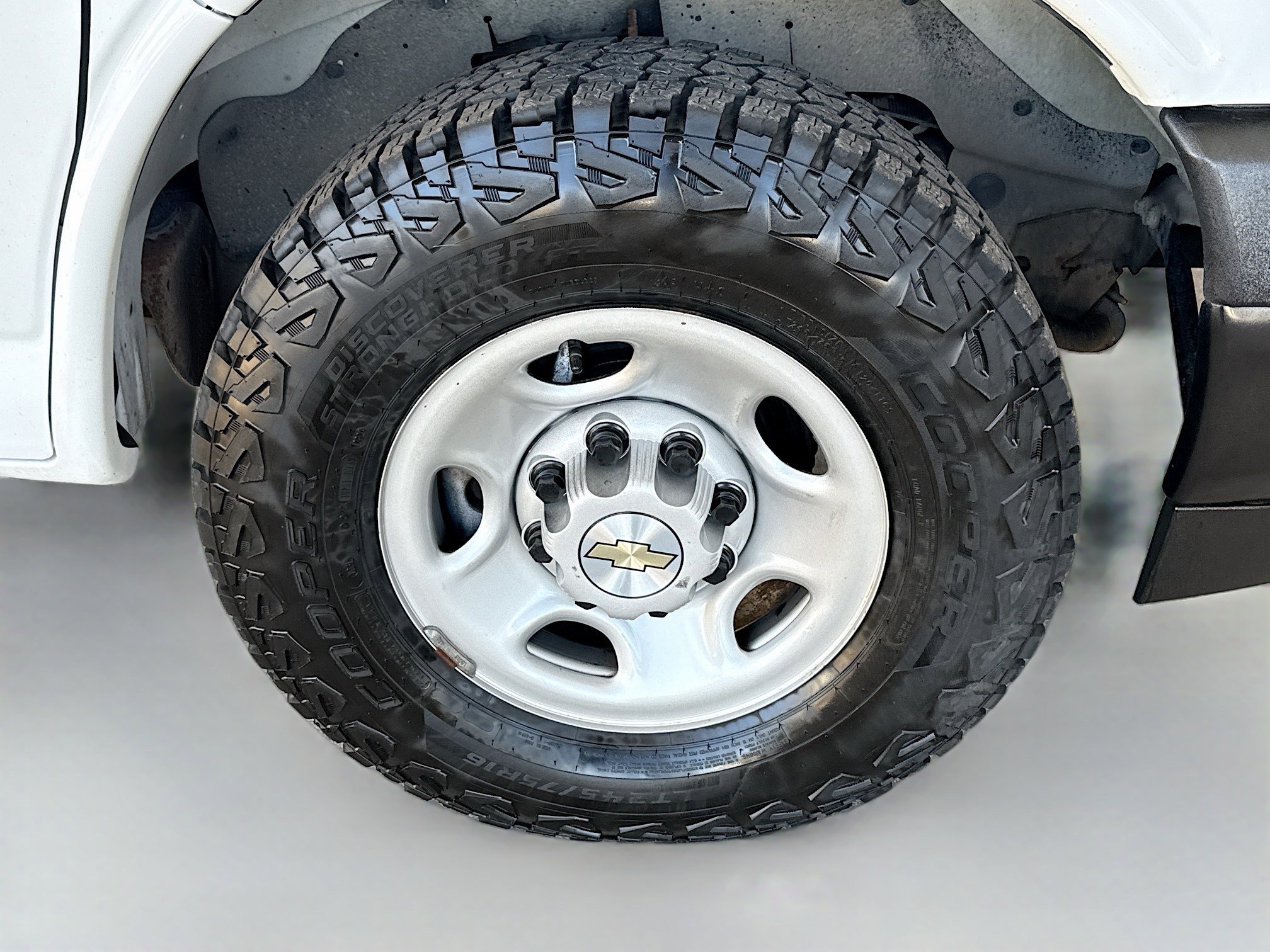 Used 2022 Chevrolet Express 2500 image 25