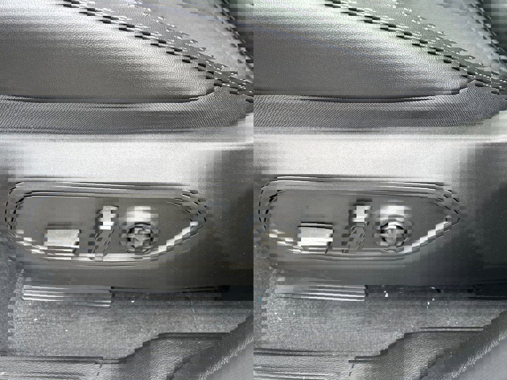 New 2025 Jeep Grand Cherokee 4WD image 10