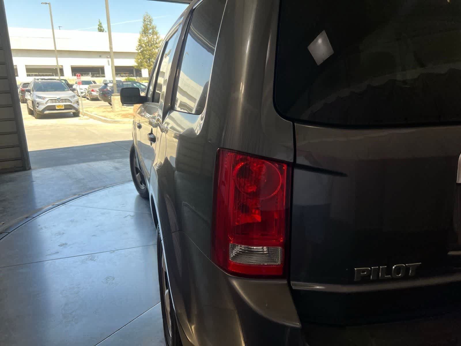 Used 2015 Honda Pilot LX image 24