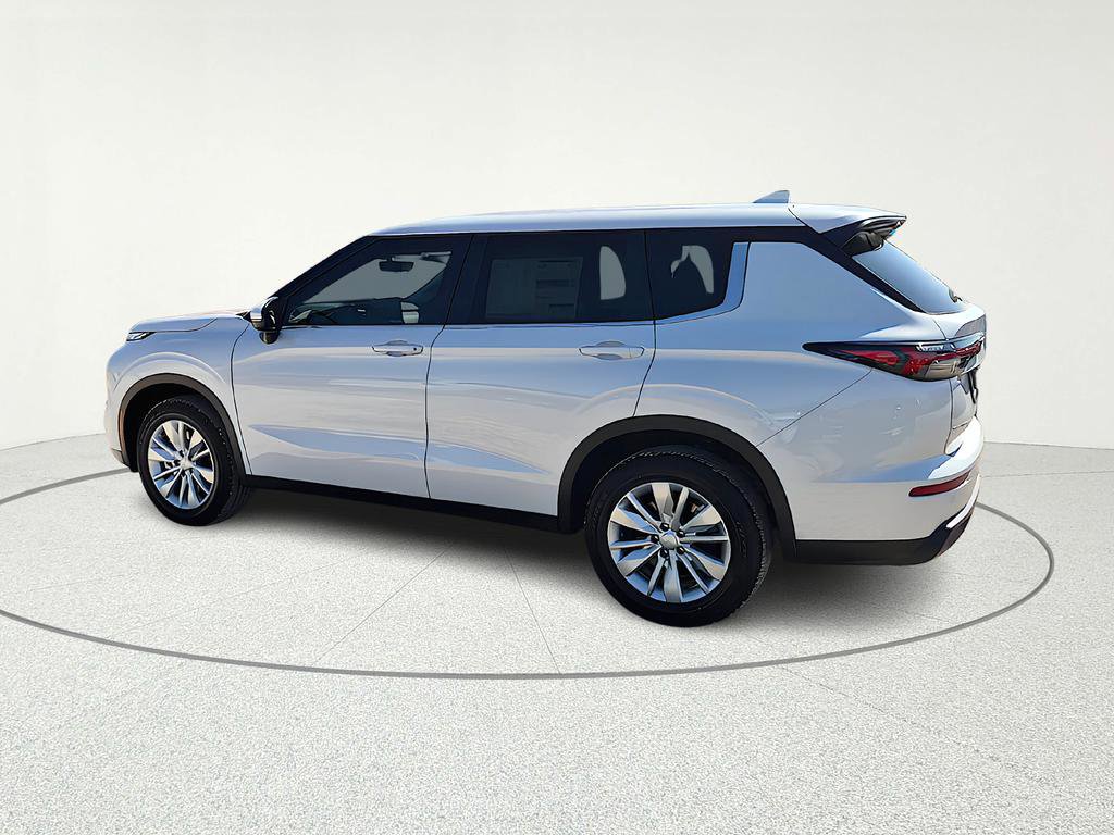 New 2026 Mitsubishi Outlander ES FWD image 4