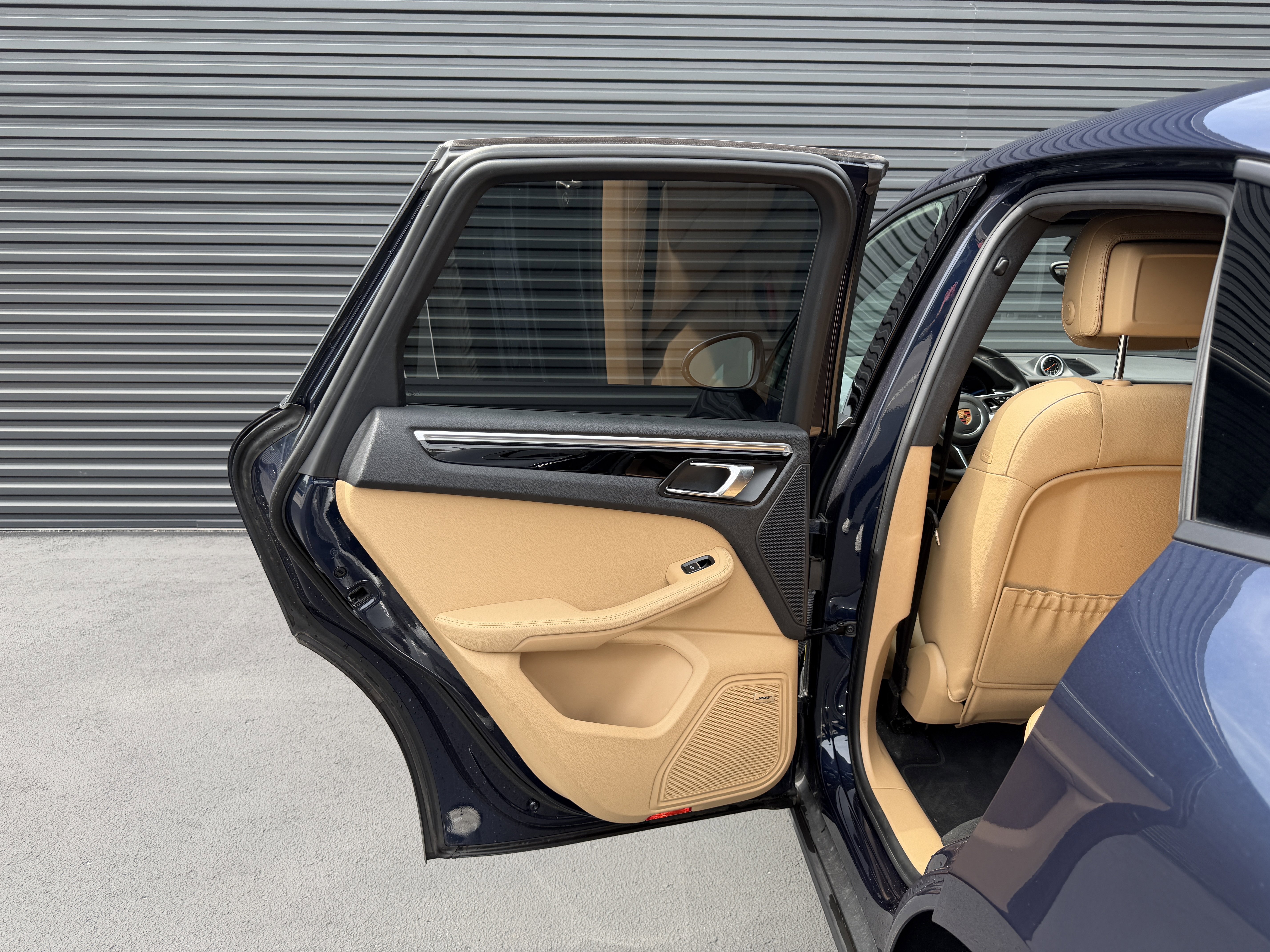 Used 2018 Porsche Macan AWD/4WD image 24