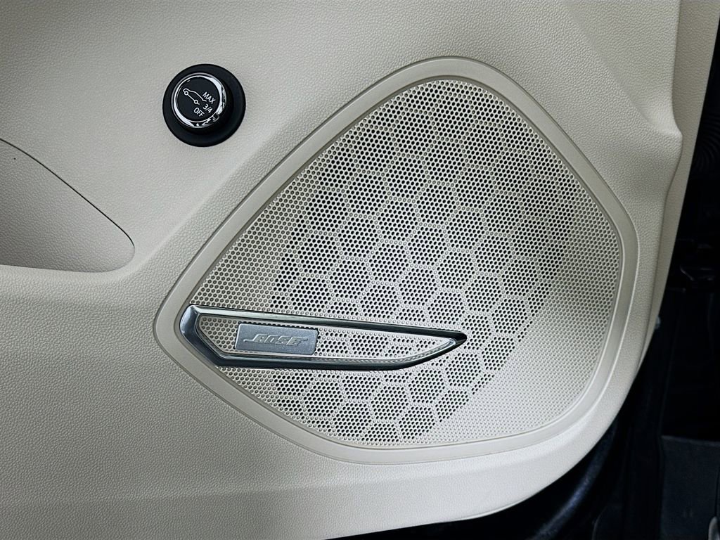 Used 2022 Buick Envision Avenir w/ Technology Package II image 19