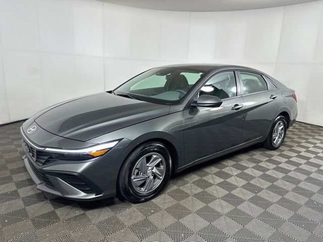 Certified 2025 Hyundai Elantra SE w/ Cargo Package image 7