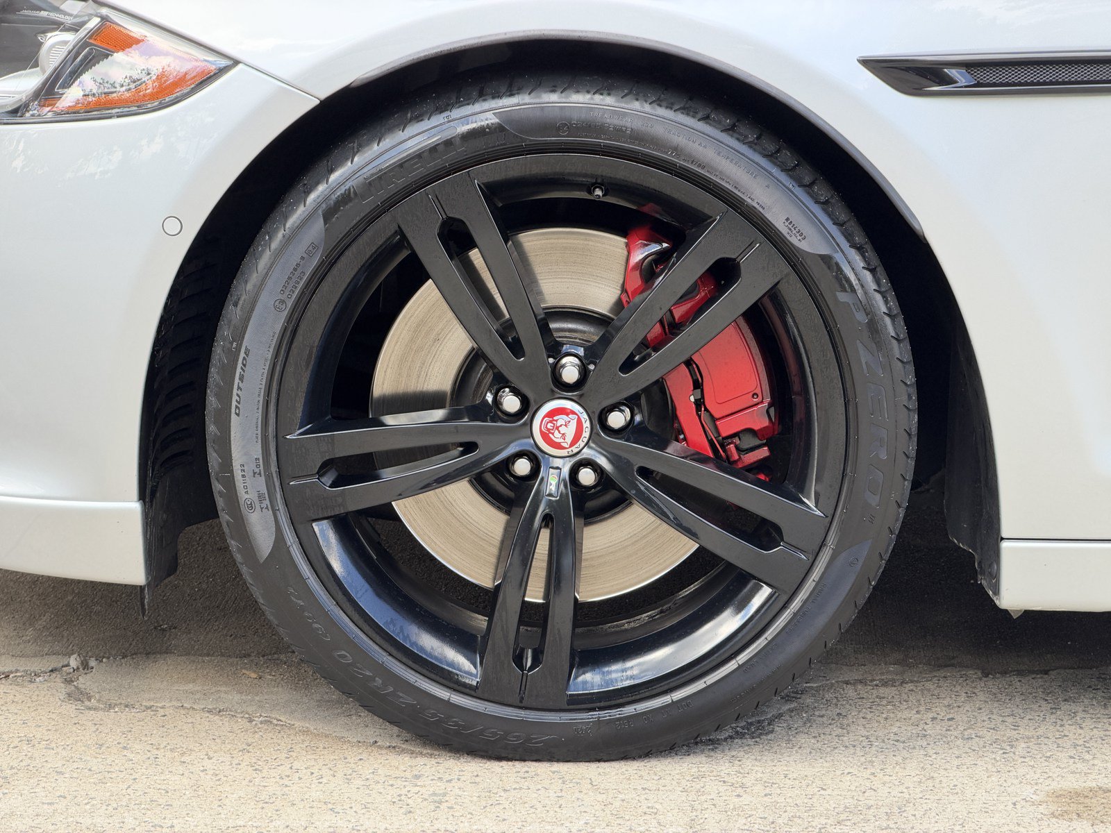 Used 2019 Jaguar XJ R RWD image 12