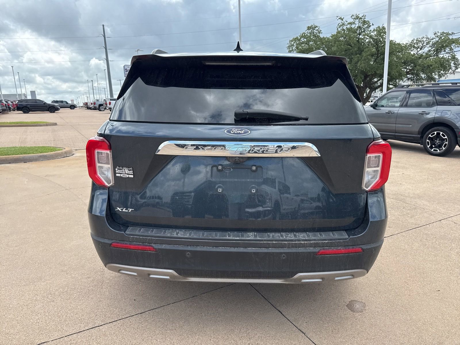 Used 2022 Ford Explorer XLT w/ Equipment Group 202A RWD image 6