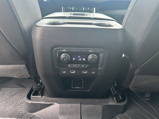 Used 2023 Chevrolet Suburban Z71 image 21