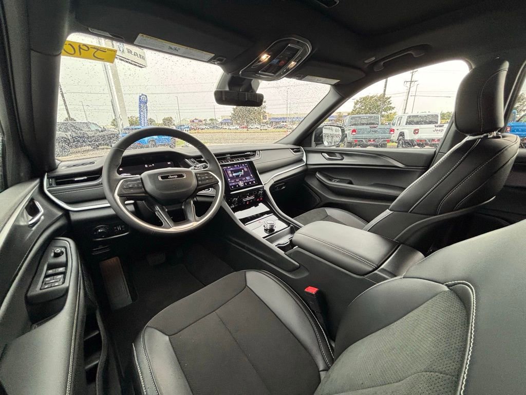 New 2025 Jeep Grand Cherokee L Altitude image 12