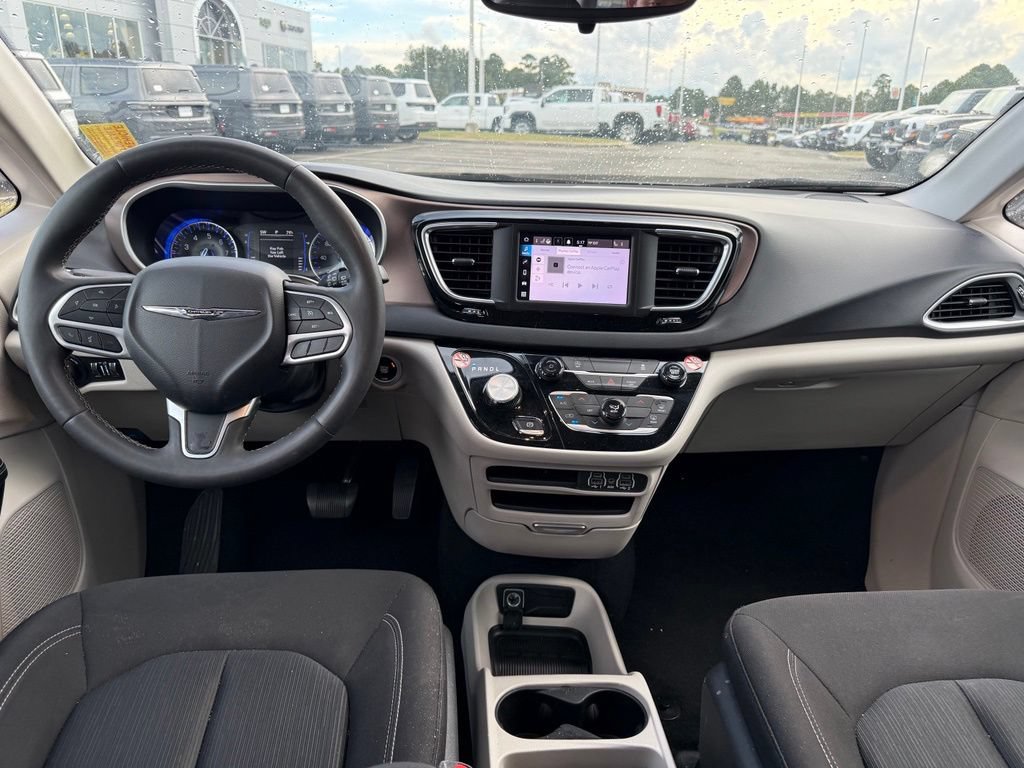 Used 2024 Chrysler Voyager LX FWD image 9