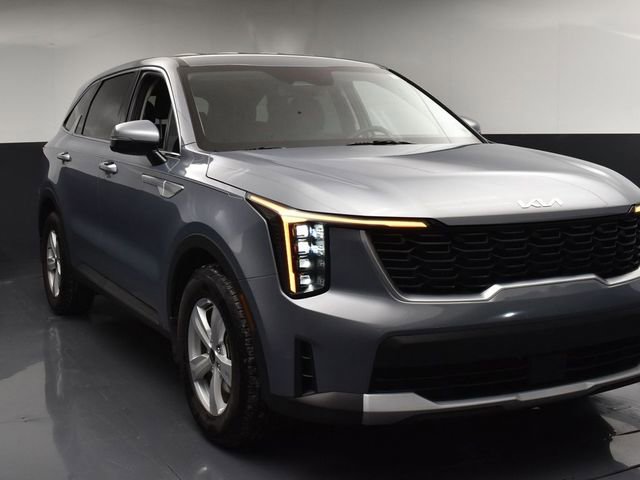 Certified 2025 Kia Sorento LX image 2