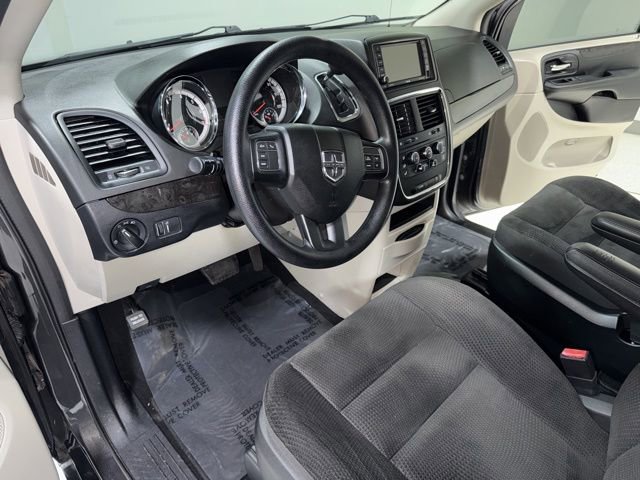 Used 2018 Dodge Grand Caravan SE w/ UConnect Hands-Free Group image 12