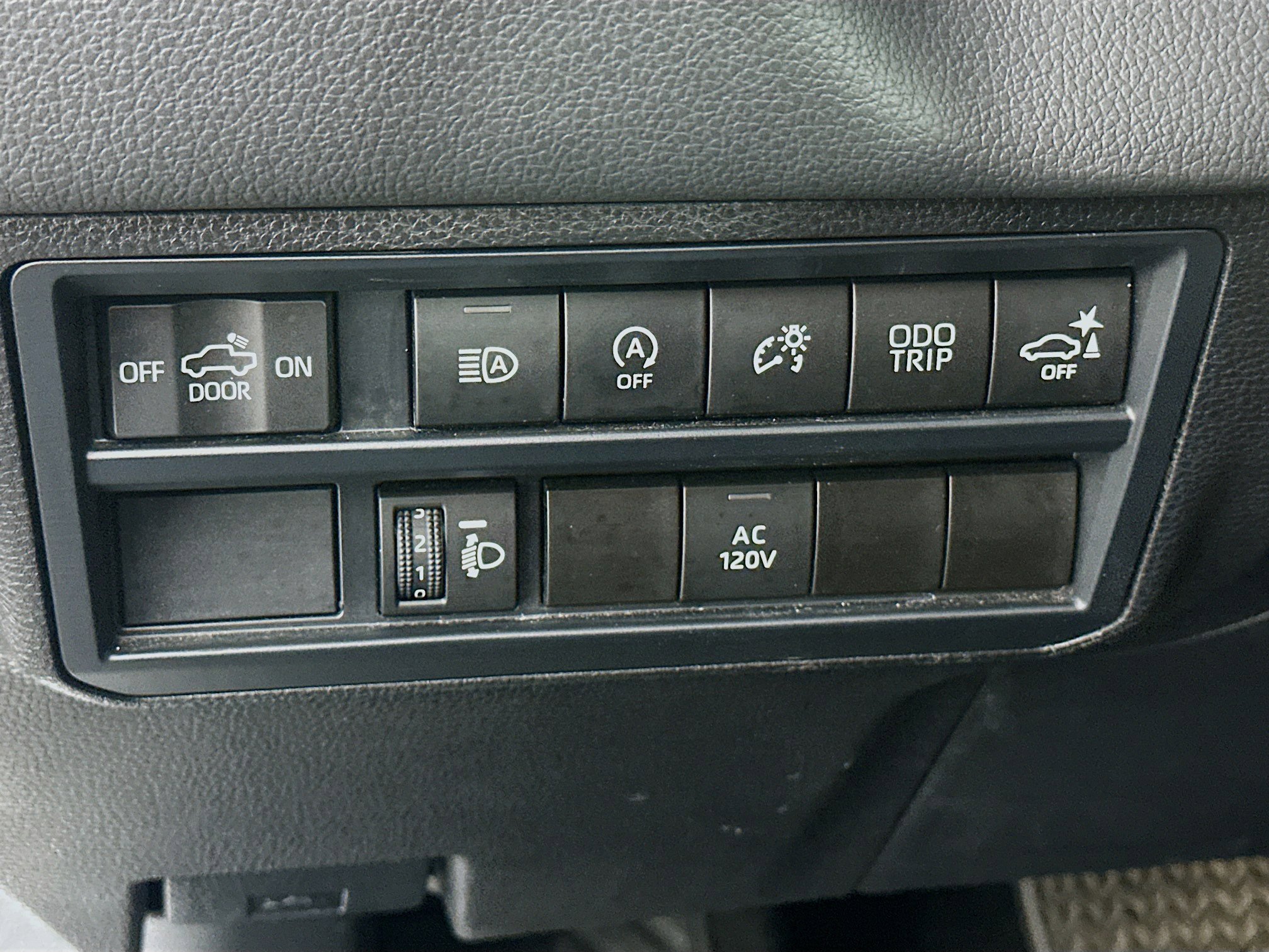 Used 2024 Toyota Tundra Limited w/ Power Package AWD/4WD image 17
