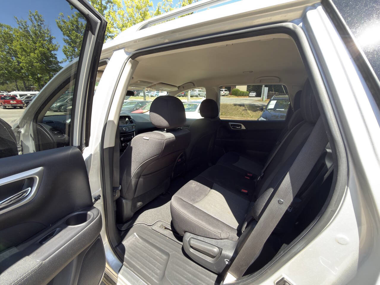 Used 2017 Nissan Pathfinder S AWD/4WD image 29
