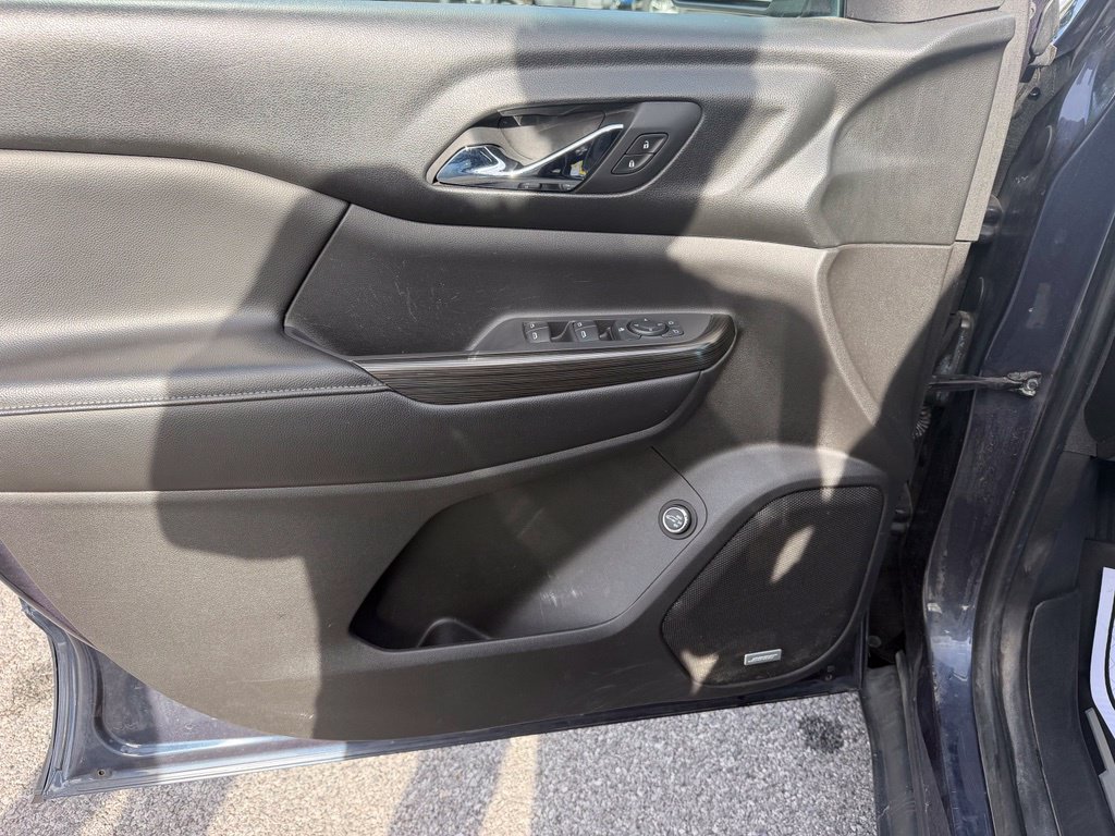 Used 2018 GMC Acadia SLT AWD/4WD image 12