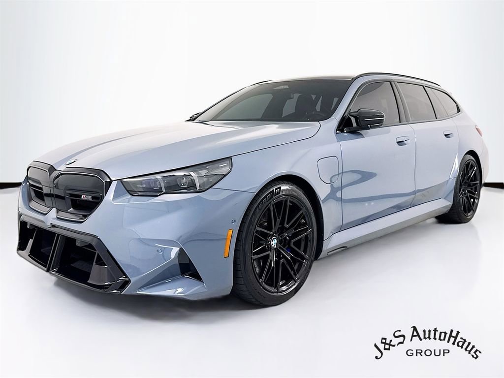 Used 2025 BMW M5 Touring w/ Executive Package image 3