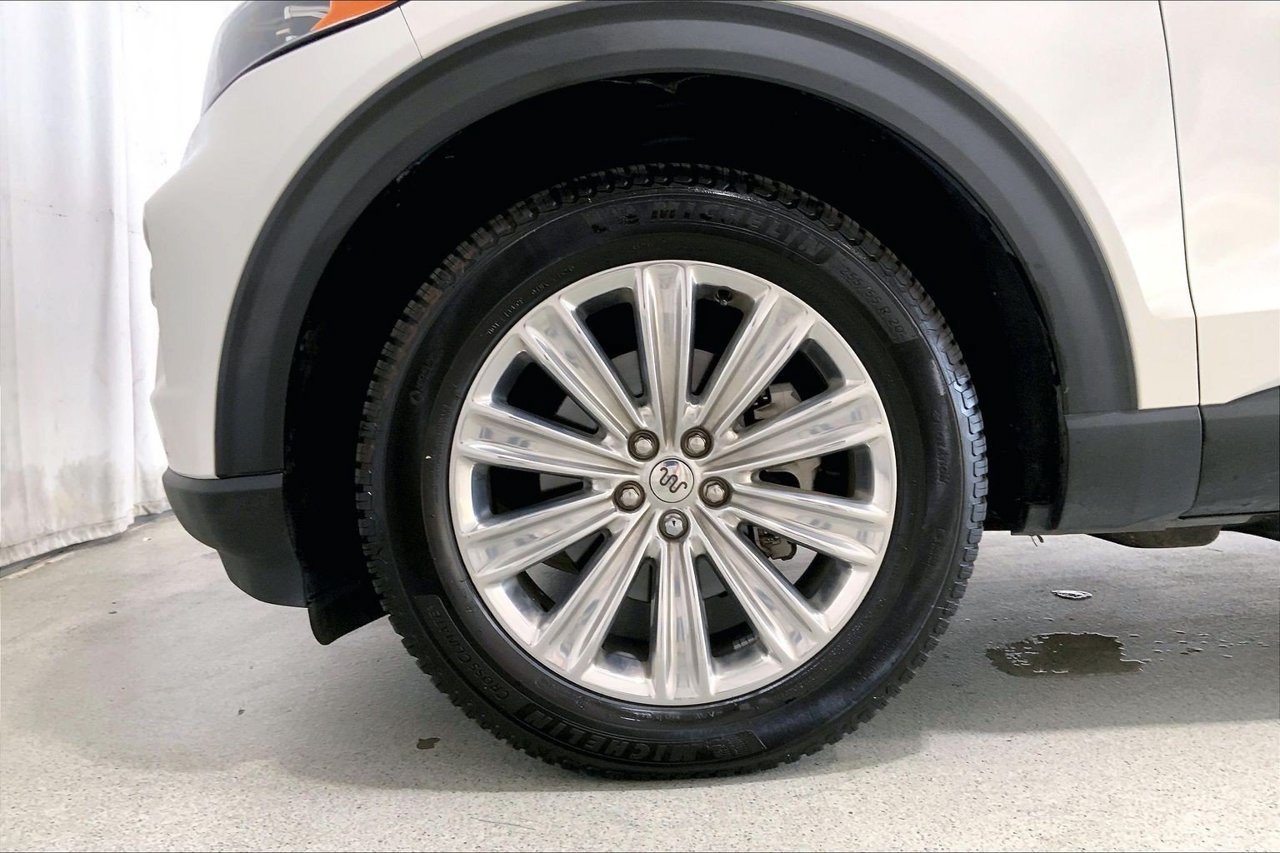 Used 2021 Ford Explorer King Ranch w/ Premium Technology Package AWD/4WD image 8