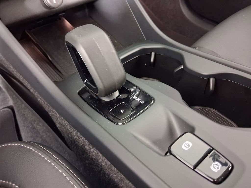 Used 2025 Volvo XC40 B5 Core AWD/4WD image 27