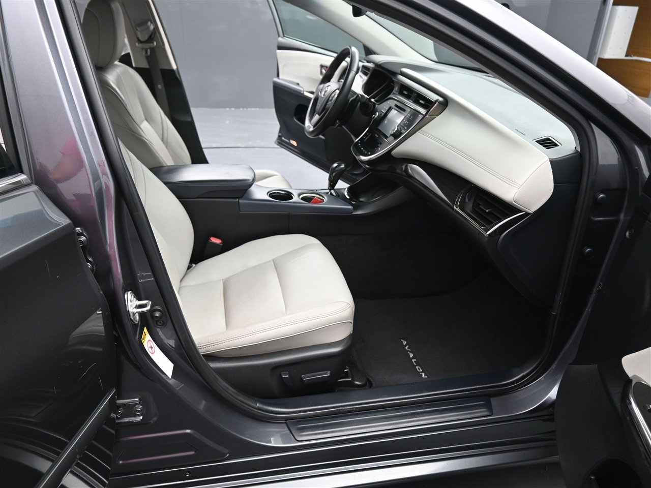 Used 2015 Toyota Avalon XLE Touring image 12