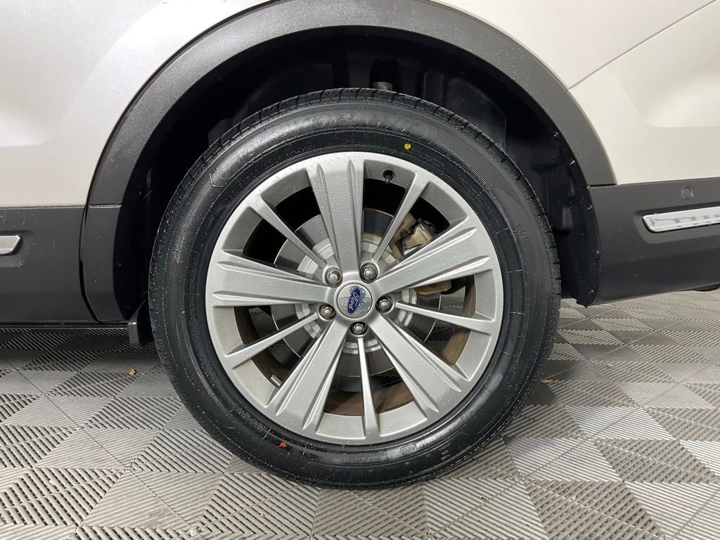 Used 2018 Ford Explorer Limited w/ Equipment Group 301A FWD image 10