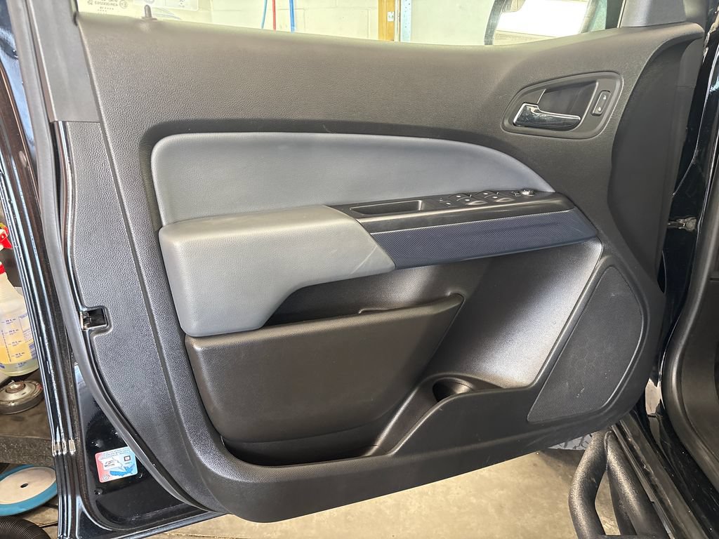 Used 2019 Chevrolet Colorado Z71 AWD/4WD image 17