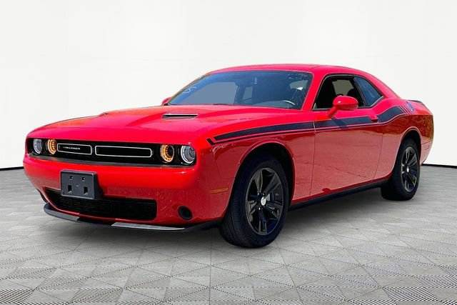 Used 2023 Dodge Challenger SXT image 3