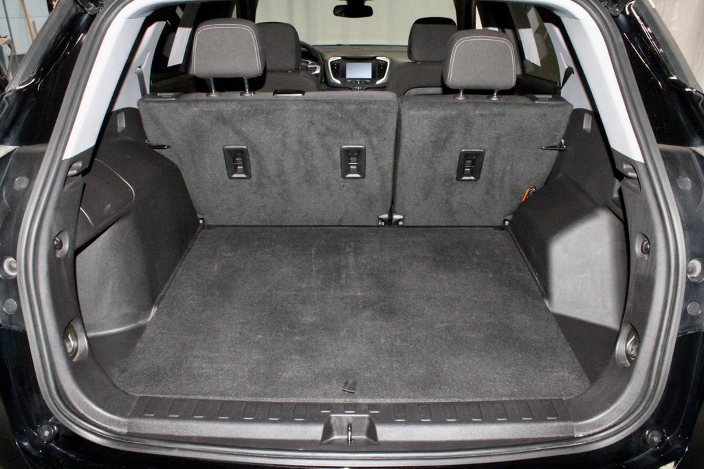Used 2024 GMC Terrain SLE AWD/4WD image 13