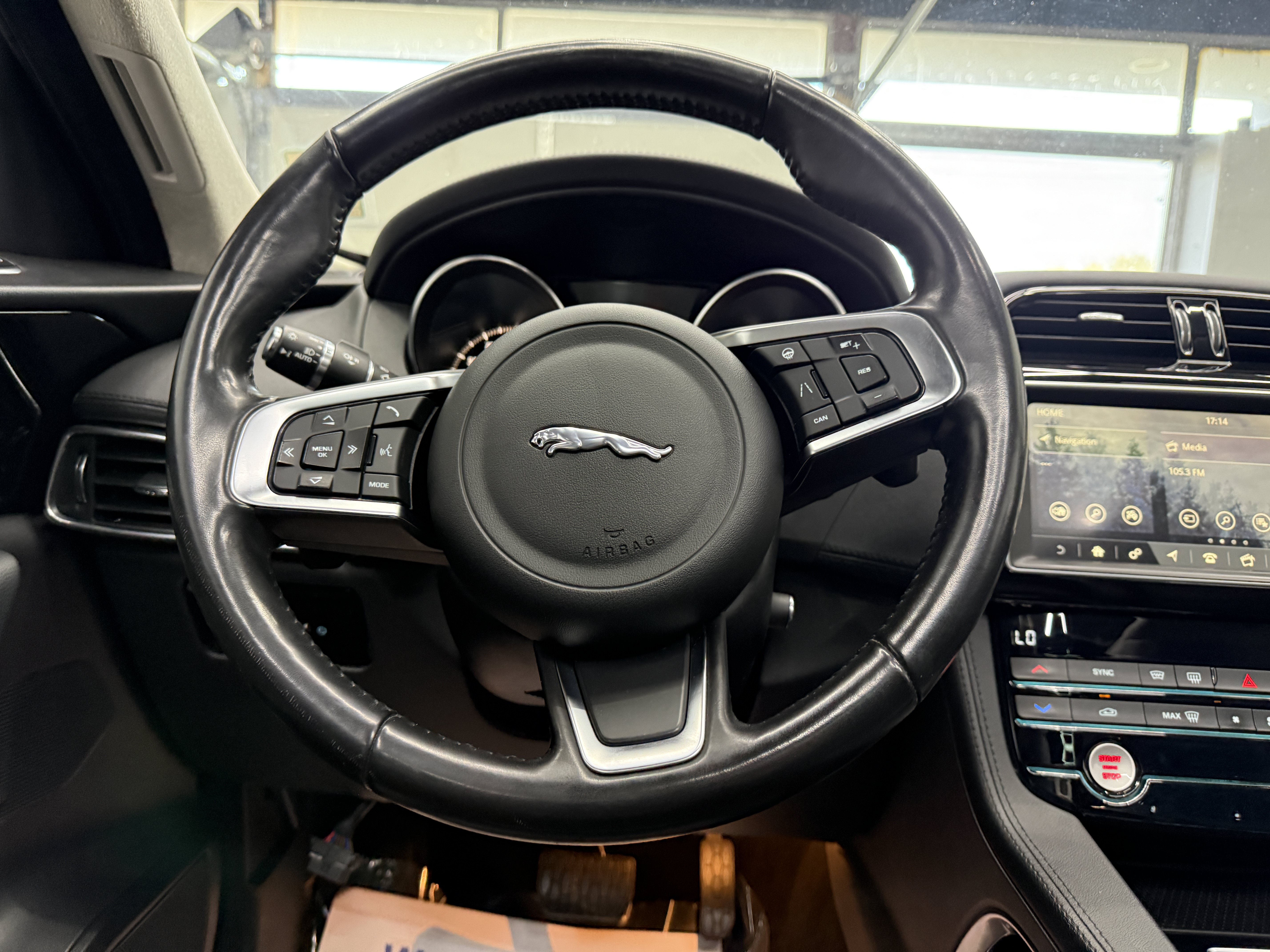 Used 2020 Jaguar F-PACE Prestige AWD/4WD image 16